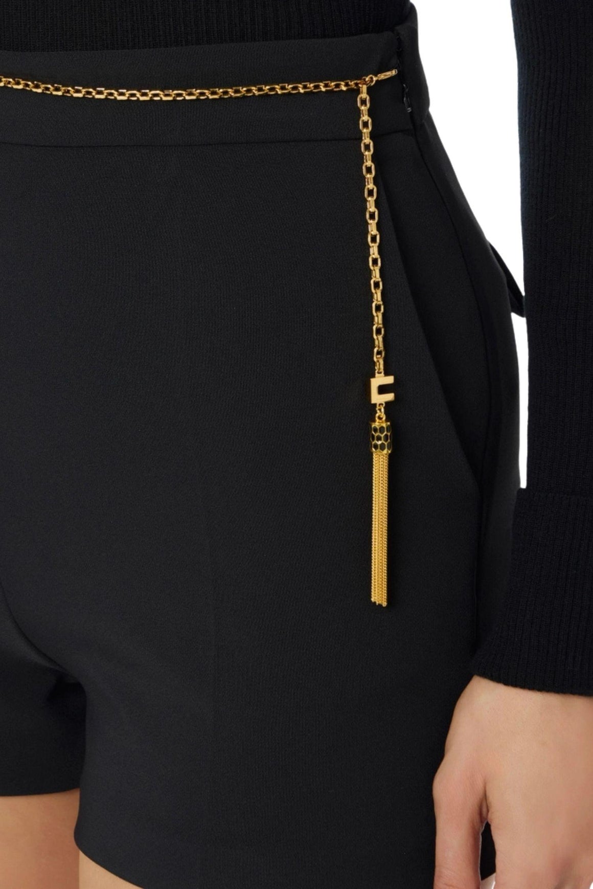  Elisabetta Franchi Shorts In Crêpe Leggero Colore Nero Con Catena Gioiello Woman - 3