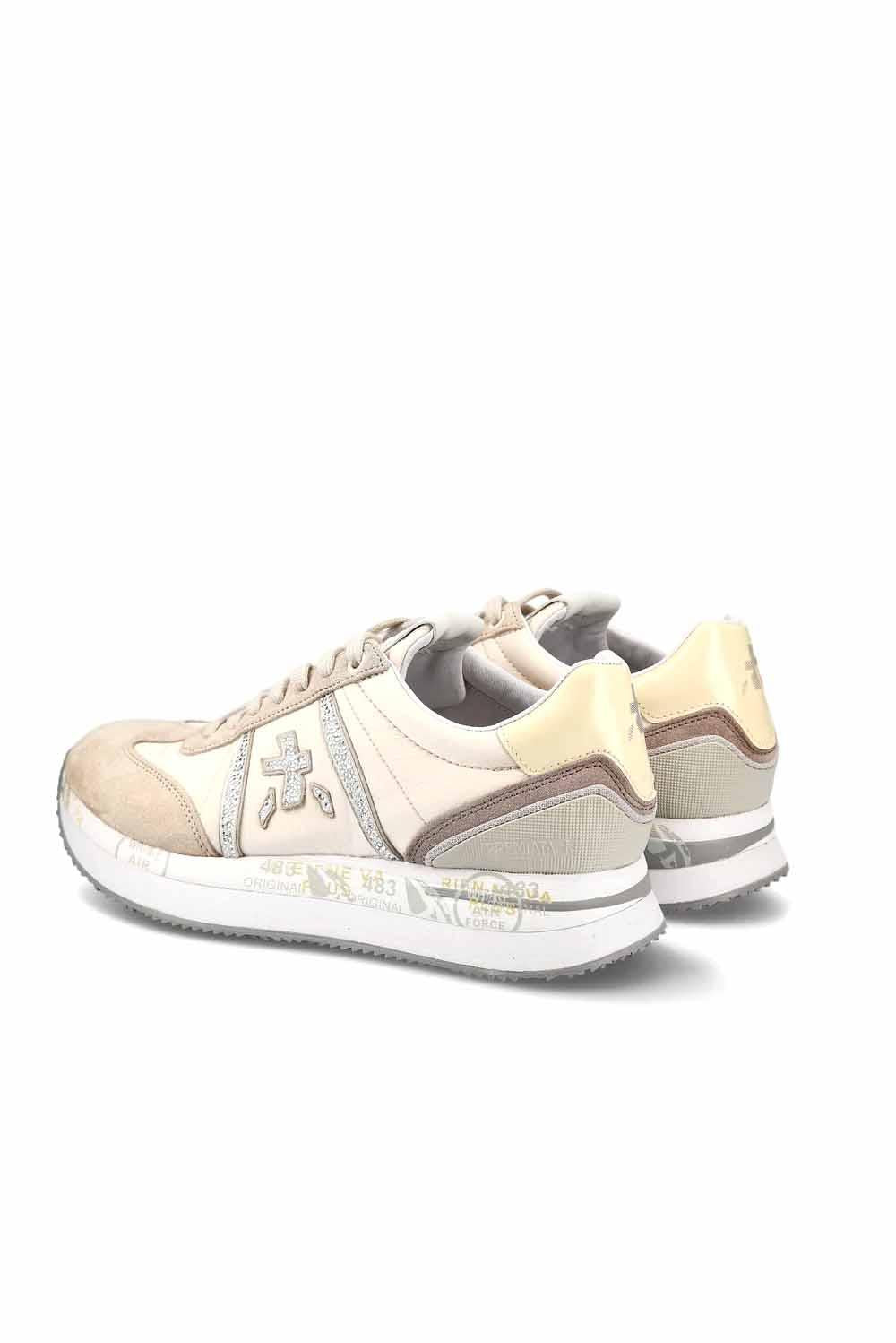 Premiata I Materiali E I Pellami Di Qualità Caratterizzano Questa Sneaker, Così Come Tutta La Nostra Storia. La Scarpa È Resa Unica Dal Mix Di Pellami E Tessuti Nella Tonalità Del Beige E Dettagli Brillantati. Il Fondo Valorizza Il Look, Contribuendo A Dare Un Woman - 3